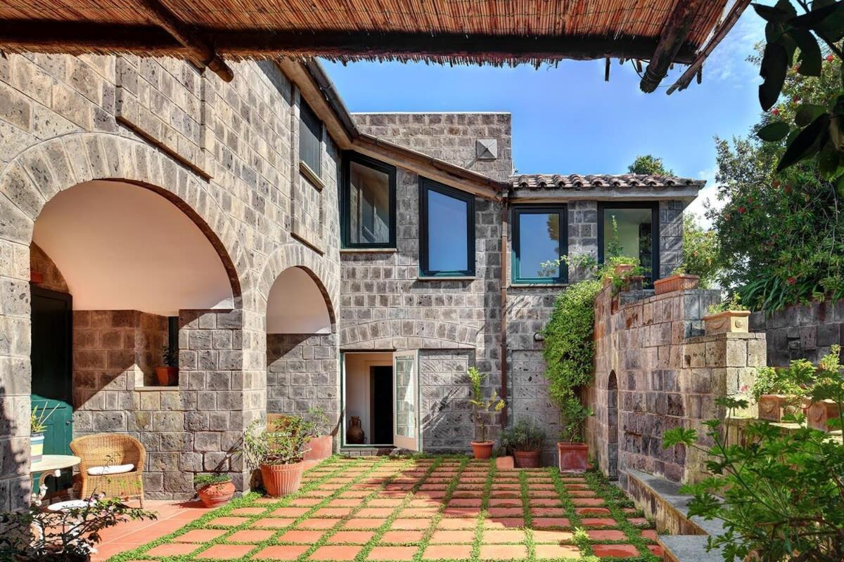 Fondo Turiello Villa Gardens Pool And Guest Services マッサ・ルブレンセ エクステリア 写真